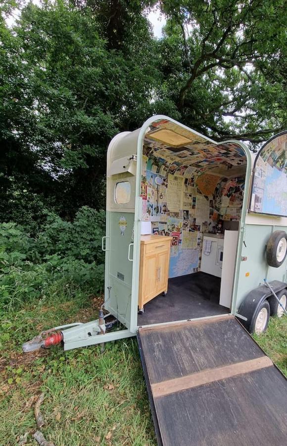 Glamping In Style Bell Tent Hotel Ifield Exterior photo