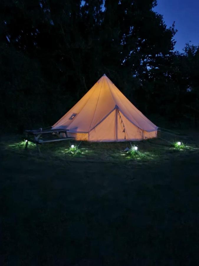 Glamping In Style Bell Tent Hotel Ifield Exterior photo