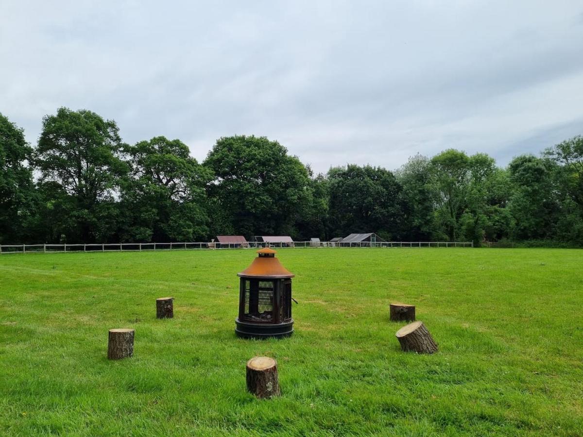 Glamping In Style Bell Tent Hotel Ifield Exterior photo