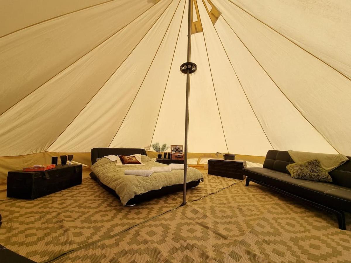 Glamping In Style Bell Tent Hotel Ifield Exterior photo